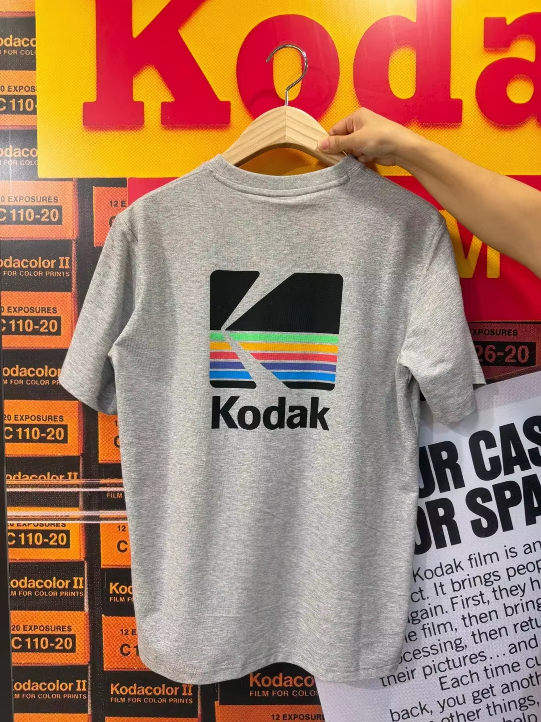 Kodak Retro Logo Men's T-Shirt - Streetwear Brand Photography avaliação e preço